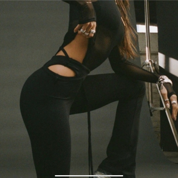Joah Brown Cut Out Mini Flare Legging Black S - Picture 4 of 6